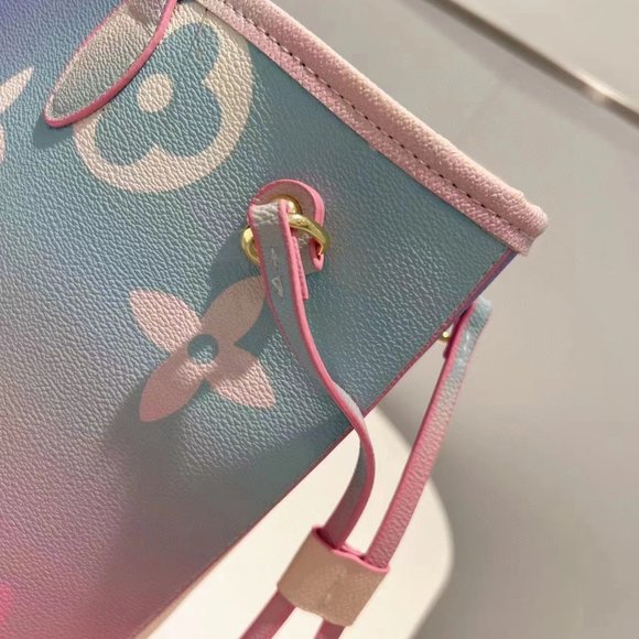 💎✨AUTHENTIC✨💎 Louis Vuitton  bag"M41177 ""Cerise Red Monogram coated canvas Na - Picture 5 of 7